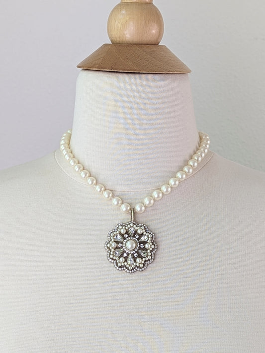 Pearl Necklace With Solitary Pendant