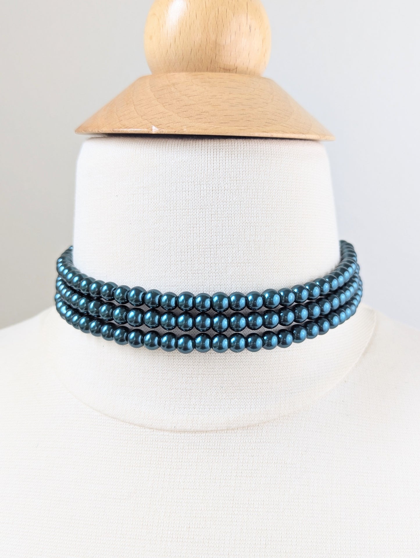Peacock Green Three Layers Pearl Choker