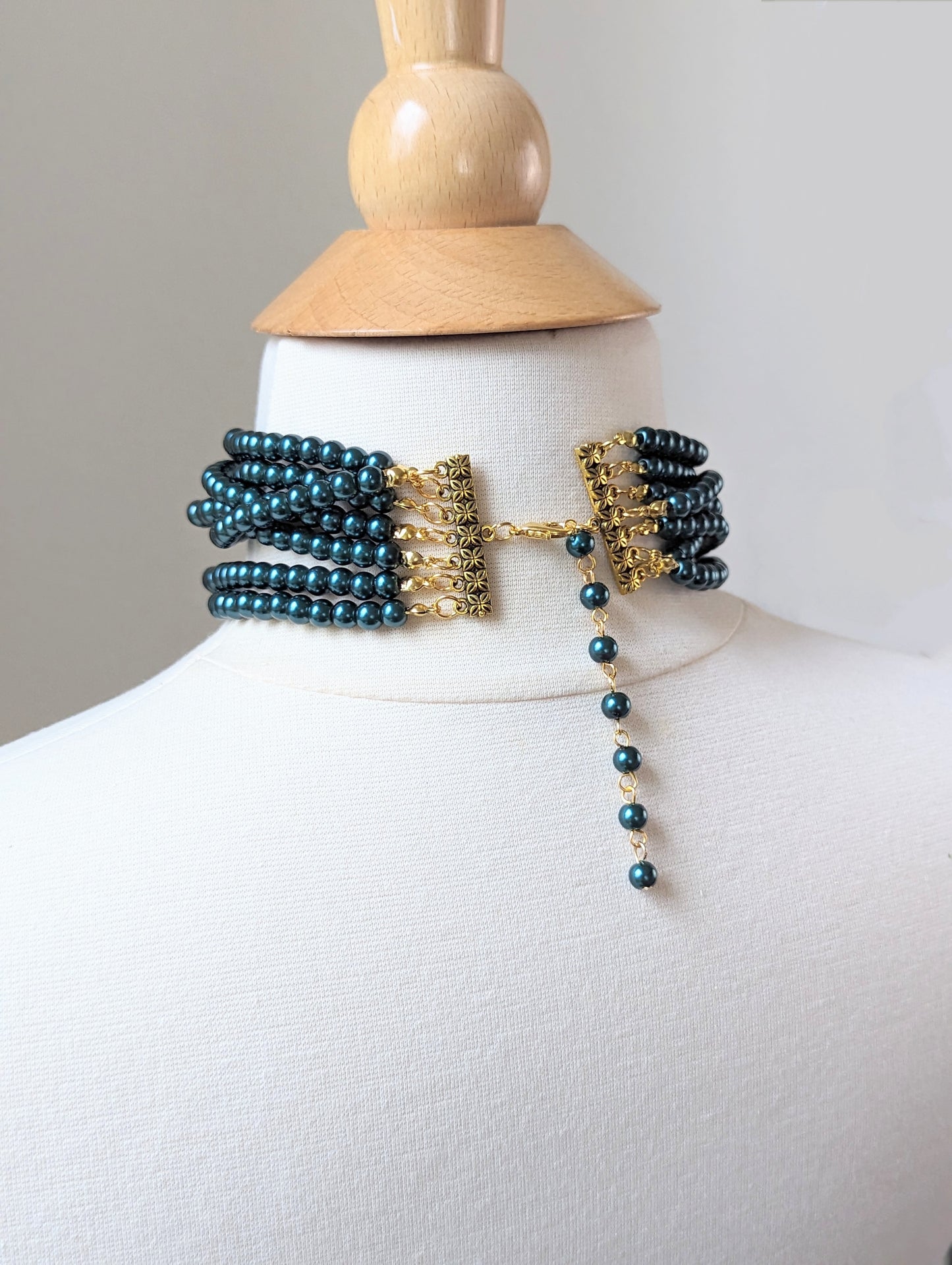 Layered Dainty Pearl Choker