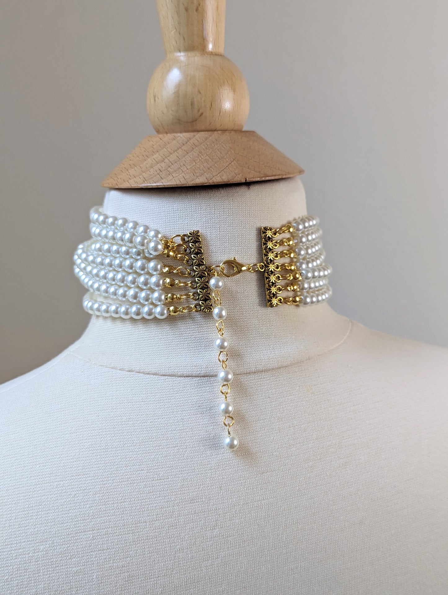 Layered Dainty Pearl Choker