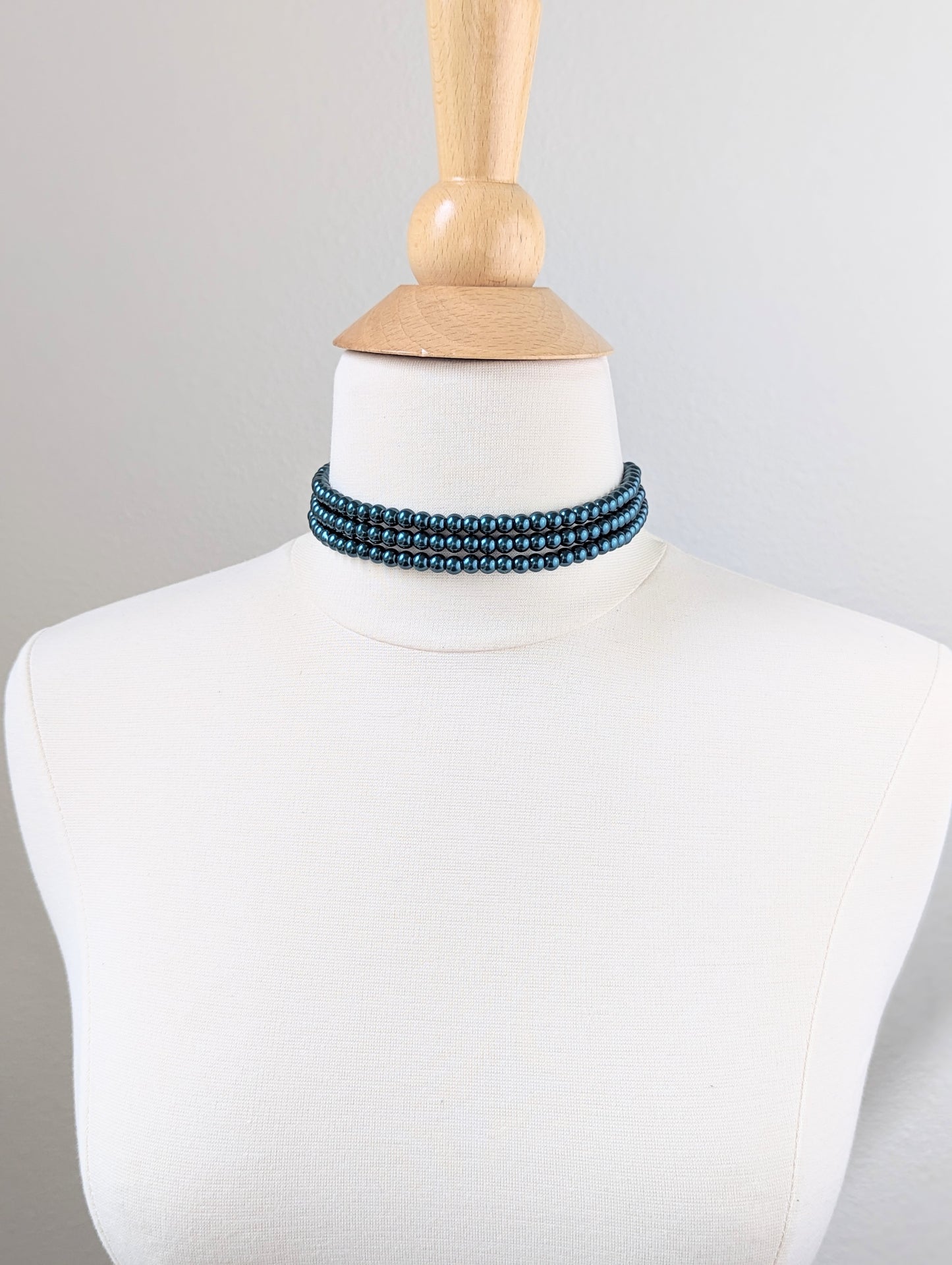 Peacock Green Three Layers Pearl Choker