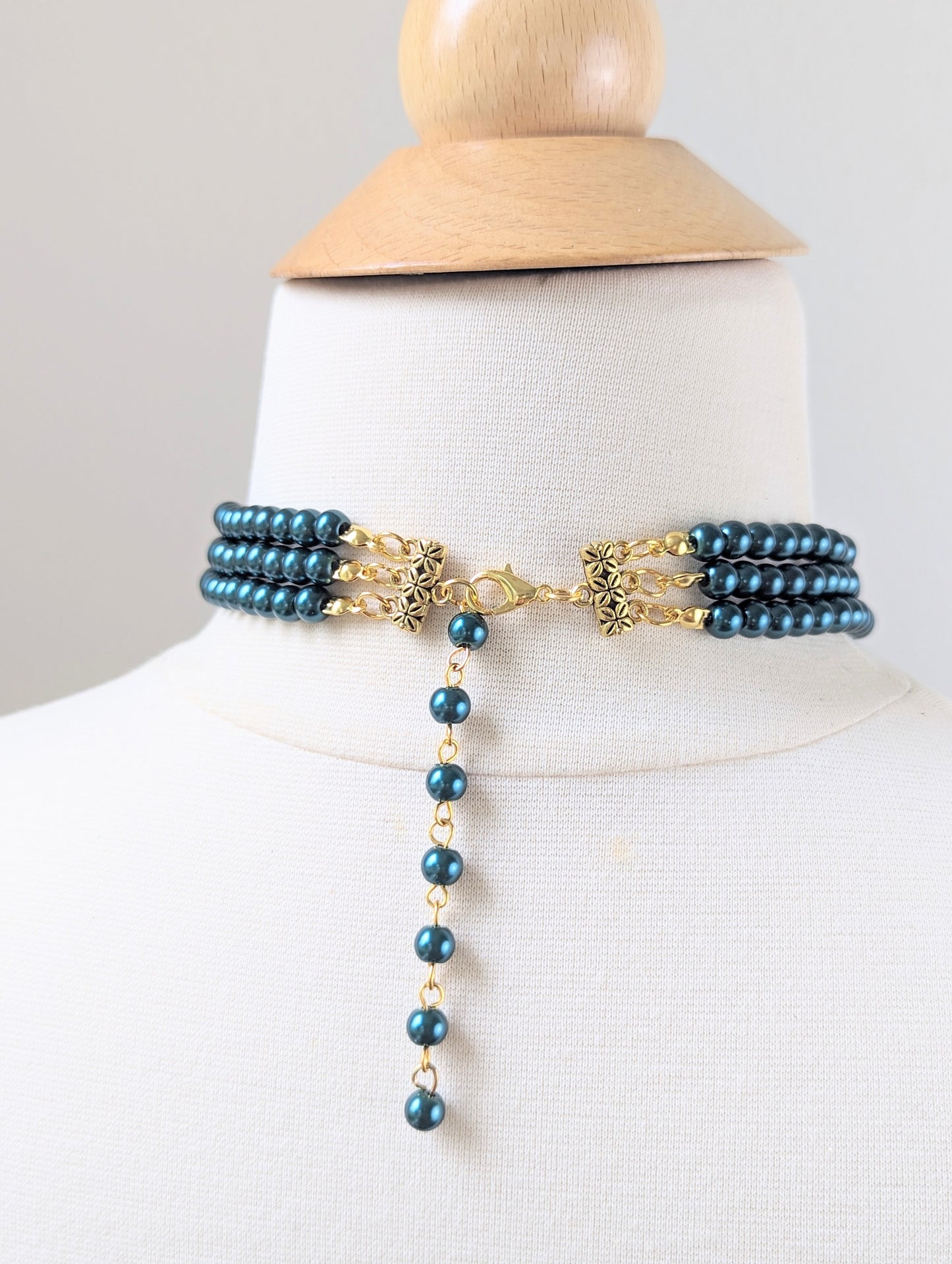Peacock Green Three Layers Pearl Choker