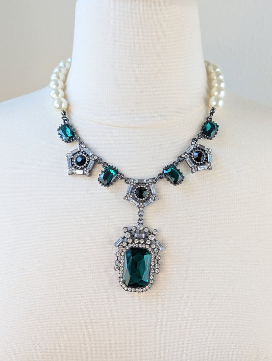 Emerald Green Victorian Style Necklace